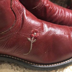 Nocona boots for women size 6.5. Burgundy beautifu